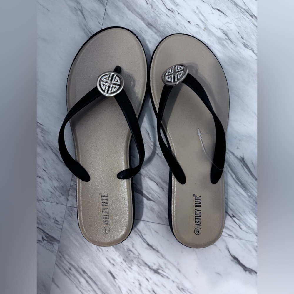 NWT Women's Black Ashley Blue Sandals with Embellished Detail Size: 9